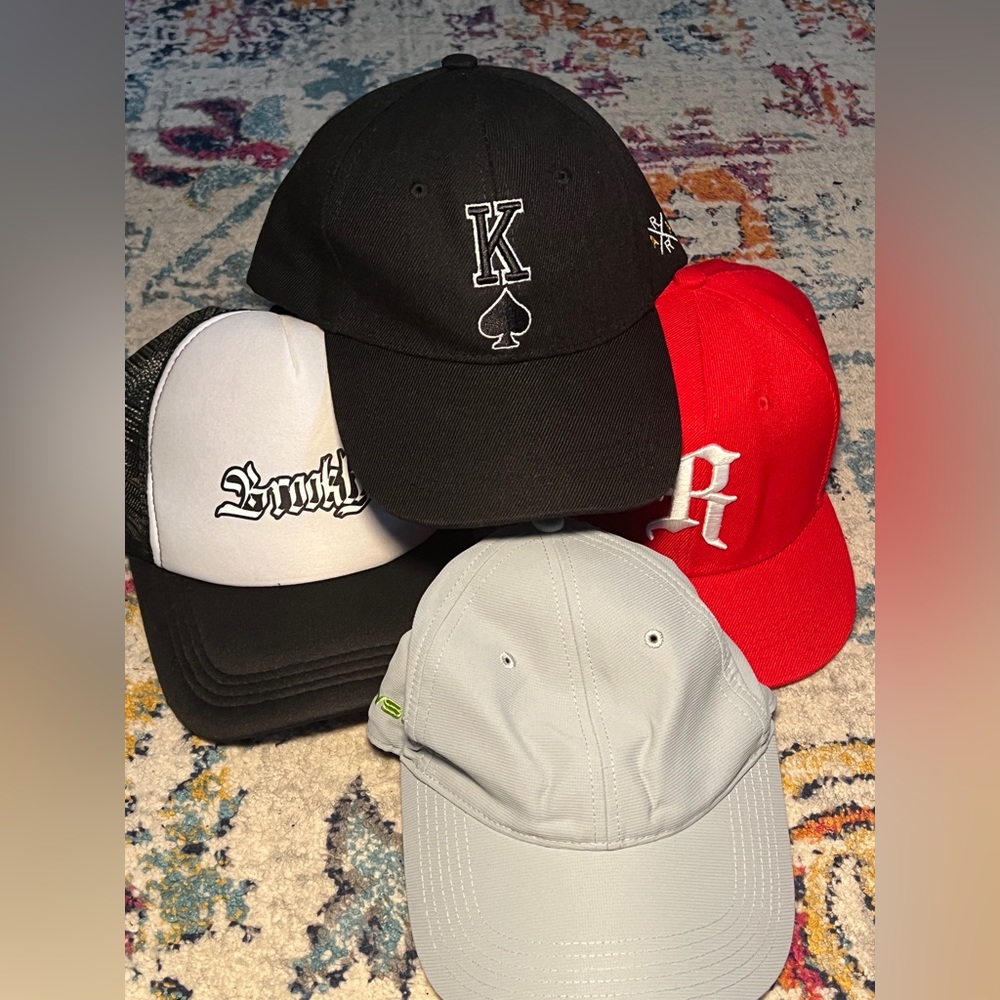Lot of 4 hats